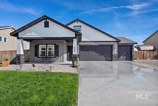 620 SW Huebert St, Mountain Home, ID 83647
