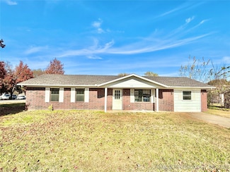 1103 E Kaniatobe Ln, Stigler, OK 74462