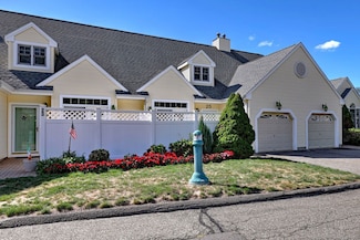 25 Southwick Ct N, Milford, CT 06461