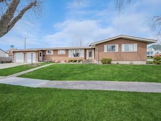 302 1st St, Keystone, IA 52249