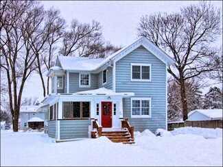 301 N Sycamore St, Hinckley, IL 60520