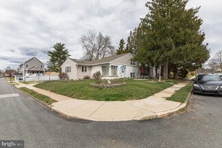 1003 10th Ave, Folsom, PA 19033