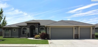 3047 Bluffs Dr, Richland, WA 99354