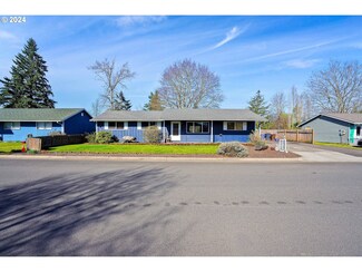 410 Stowers Rd, Molalla, OR 97038
