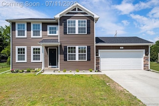 915 Village Dr, Davison, MI 48423