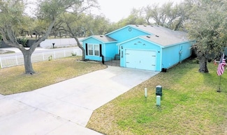 101 Treasure St, Rockport, TX 78382