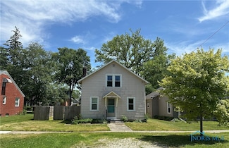 228 Harris St, Elmore, OH 43416