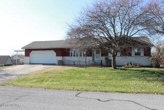 15 E Crestwood Dr, Danville, PA 17821