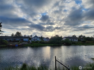 233 Canal Dr SE, Ocean Shores, WA 98569