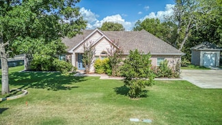 603 S Walnut St, Cleburne, TX 76033