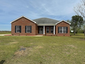 304 Cannondale Cir, Cowarts, AL 36321