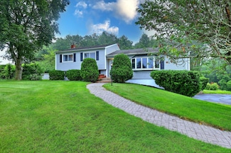 20 Celestial Ln, Wallingford, CT 06492