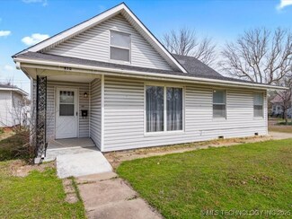 410 W Davis Dr, Nowata, OK 74048