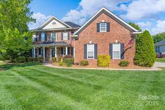 8014 Avanti Dr, Waxhaw, NC 28173