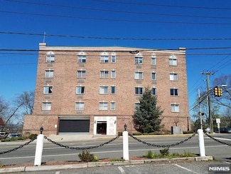 399 11th St Unit 406, Palisades Park, NJ 07650