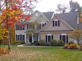 724 Ice House Dr, Mountain Top, PA 18707
