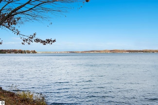 6522 Bixler Rd, Beulah, MI 49617