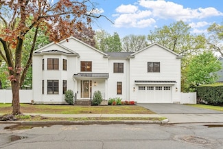 31 Moody St, Chestnut Hill, MA 02467