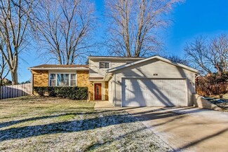 1876 Cambridge Ln Unit 2, Wheaton, IL 60189