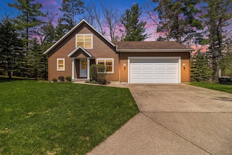 8605 N Homestead Cir, Irons, MI 49644