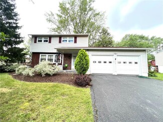 8001 Chariot Ln, Liverpool, NY 13090