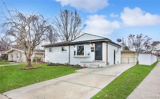 22904 Detour St, Saint Clair Shores, MI 48082