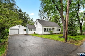 85 Serpentine Rd, Demarest, NJ 07627