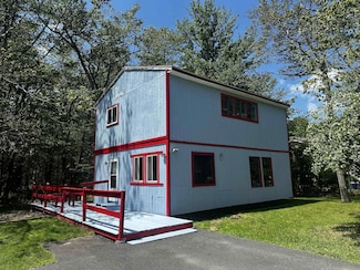 9050 Idlewild Dr, Tobyhanna, PA 18466