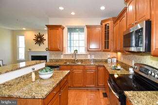 9803 Northern Lakes Ln, Laurel, MD 20723