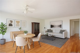 60 Strawberry Hill Ave Unit 1118, Stamford, CT 06902