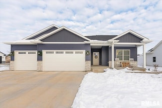 512 W Meadow Ln, Walcott, IA 52773