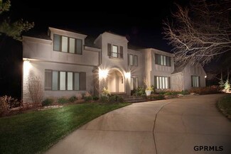 9926 Fieldcrest Dr, Omaha, NE 68114