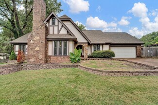 2323 E Lake Oaks Dr, Memphis, TN 38134