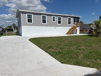 302 Shoreland Dr, Fort Myers, FL 33905
