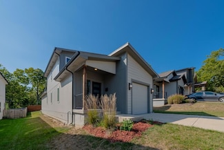 4436 Tracy Ave, Kansas City, MO 64110