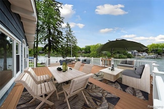 2009 Ridge Rd, White Lake, MI 48383