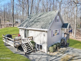 101 Chamonix Ln, Tafton, PA 18464