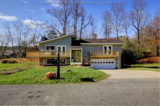 8 Mark Dr, Elkview, WV 25071