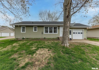 1508 3rd St, Camanche, IA 52730