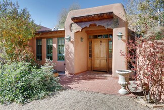 609 Roehl Rd NW, Los Ranchos de Albuquerque, NM 87107
