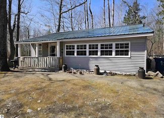 659 E Circle Dr, Harrison, MI 48625