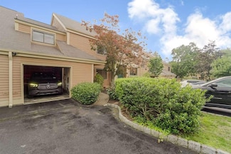 13 Bayberry Ln, Rye Brook, NY 10573