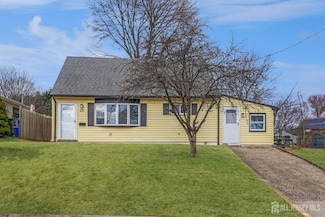 25 Pinetree Dr, Parlin, NJ 08859