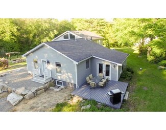 138 North St, Mattapoisett, MA 02739