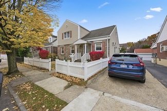 11 Woodbine St, Yonkers, NY 10704