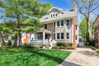 914 Greenwood Ave, Wilmette, IL 60091