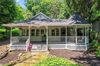 1990 Woodstock Rd, Gates Mills, OH 44040