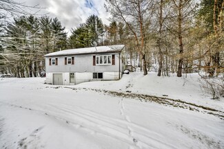 2102 Auburn Rd, Turner, ME 04282
