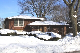2020 E Cayuga Ln, Mount Prospect, IL 60056