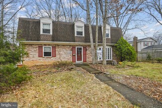 302 Missouri Ave, Herndon, VA 20170
